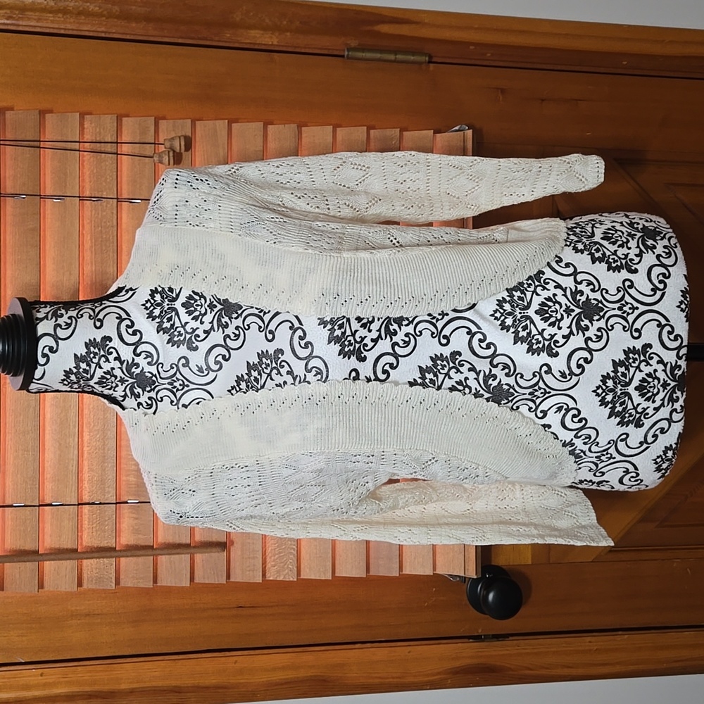 Sweet Kizz ivory crochet cropped cardigan